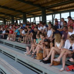 Vue du public avec les féminines au 1er plan.