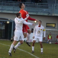 Nicolas Mercier plus haut que son adversaire.