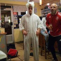 Auteur d'un c.s.c., Quentin a dû enfiler la tenue de lapin pour la soirée. Heureusement pour lui, il n'a pas été nourri au jus de carotte !